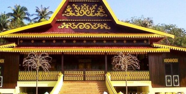 Rumah Adat Panggung Kajang Leko Salah Satu Budaya Indonesia Yang Terkenal
